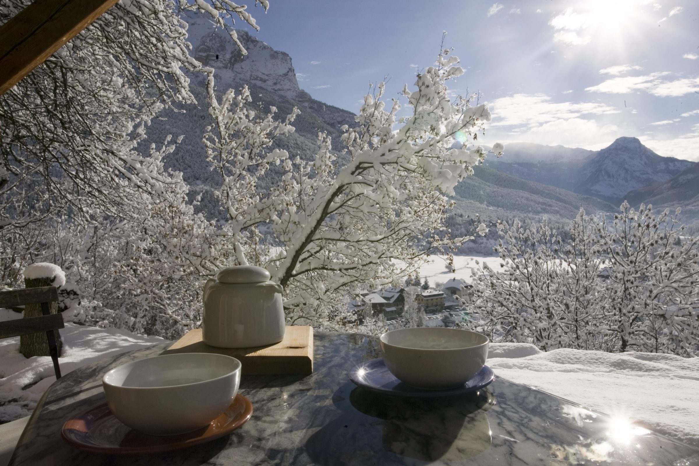 3-IMterrasse enneigé avec petit déjJPG
